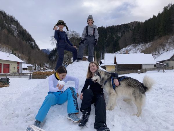Igloo Iglu Quinzee winter